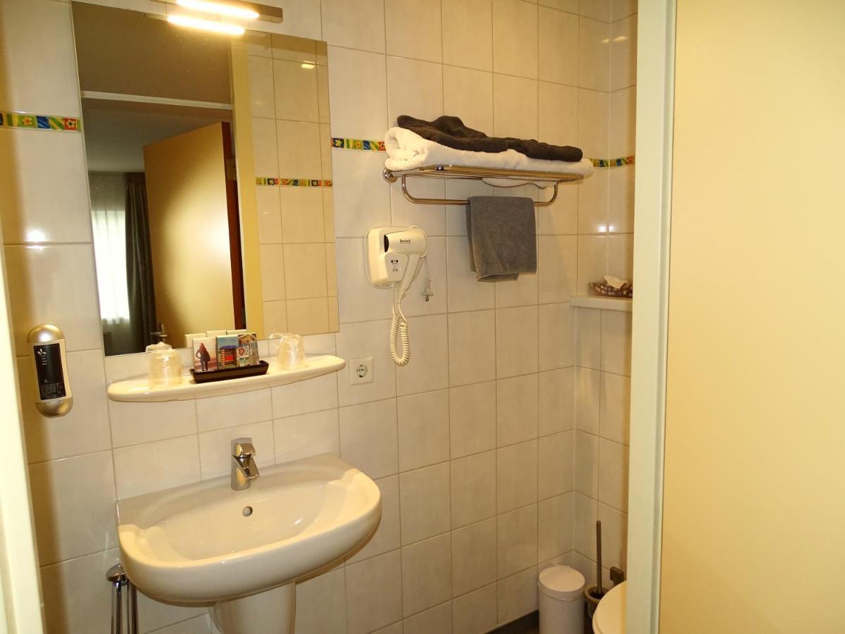 Hotel Cafe Restaurant "De Kroon" Wissenkerke Ngoại thất bức ảnh